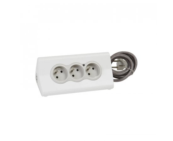 LEGRAND PREDLZOVACI PRIVOD S VYP. 3Z 1,5M +2×USB A + DRZIAK NA TAB.
